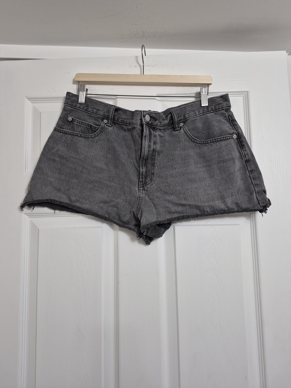 Uniqlo High Rise Denim Shorts Gray Waist 34